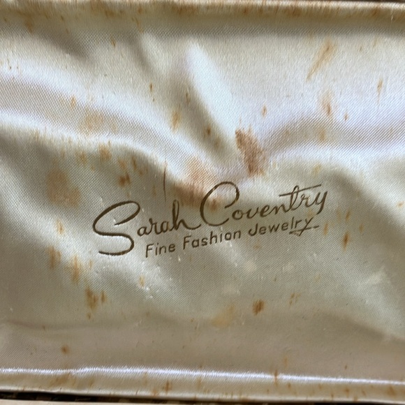 Sarah Coventry Jewelry Box Vintage Gold - Picture 7 of 7
